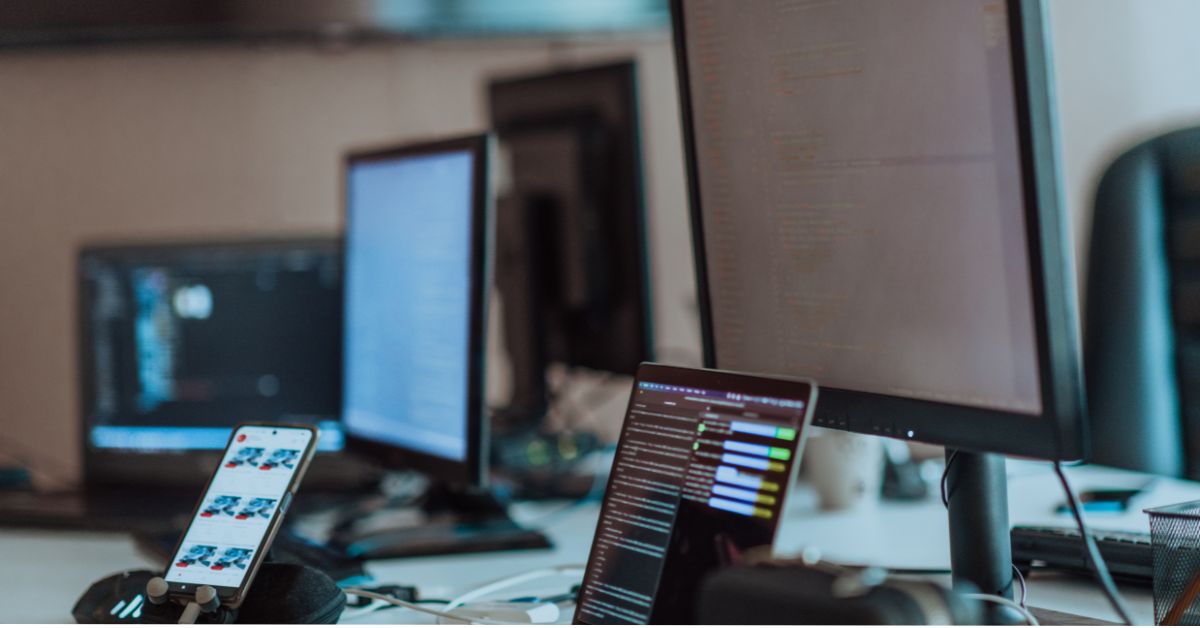 SNUC - Red Hat edge computing - Managing edge devices with Red Hat OpenShift, edge computing and IoT, across telecommunications, transportation, and other sectors.